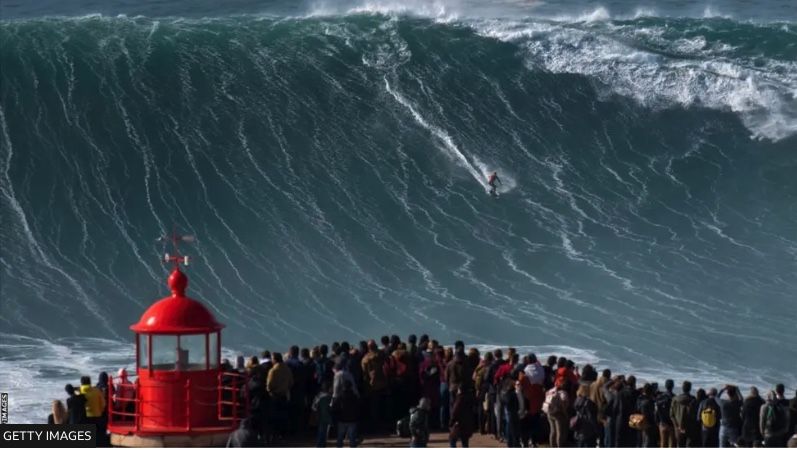 Nazaré giant waves